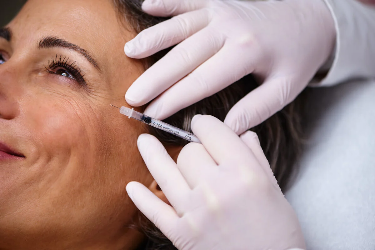 Botox-Injektion in die Stirnpartie, Nahaufnahme